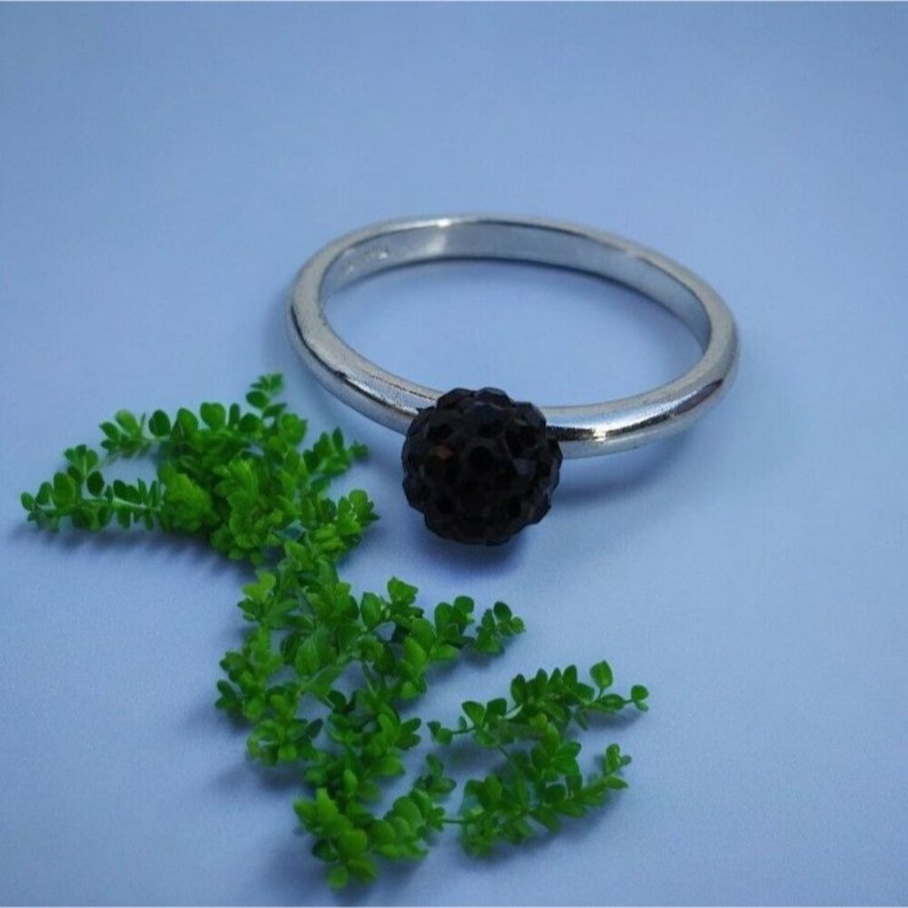 Sterling Silver Trendy Women's Ring With Black Cluster Accents in Size 8
